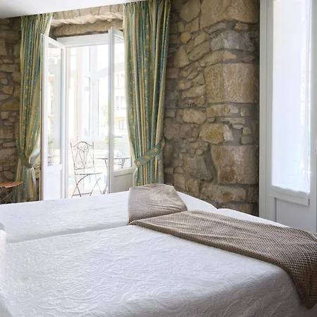 ゲストハウス ペンション ノエバ サルテース