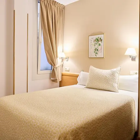 ゲストハウス ペンション ノエバ サルテース