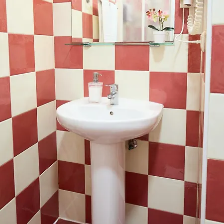 ペンション ノエバ サルテース ゲストハウス サン・セバスティアン