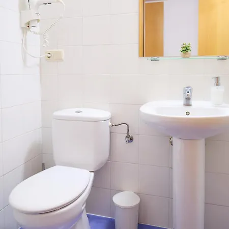 ゲストハウス ペンション ノエバ サルテース サン・セバスティアン