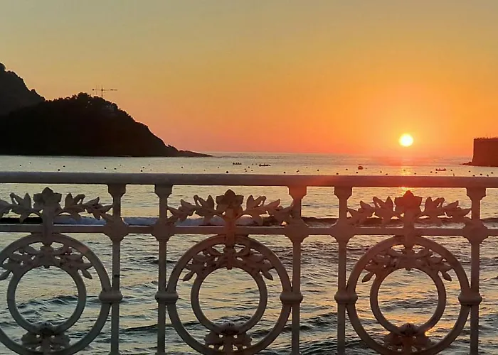 新艺术膳食公寓 2*