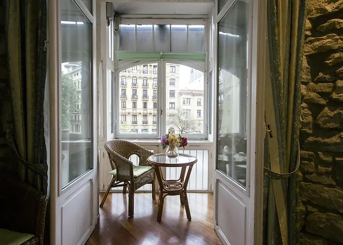 新艺术膳食公寓